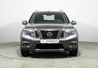 Подержанный автомобиль Nissan Terrano 2016 года (2 фото)