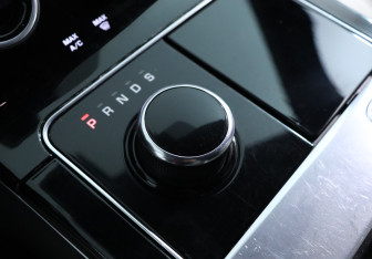 Подержанный автомобиль Land Rover Range Rover Velar 2018 года (16 фото)