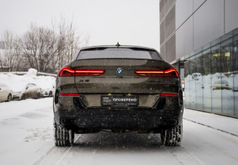 Подержанный автомобиль BMW X6 2021 года (5 фото)