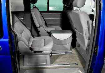 Подержанный автомобиль Volkswagen Multivan 2004 года (13 фото)