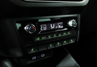 Подержанный автомобиль Skoda Rapid Liftback 2021 года (17 фото)