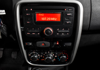 Подержанный автомобиль Renault Duster 2014 года (17 фото)