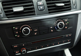 Подержанный автомобиль BMW X3 2013 года (16 фото)