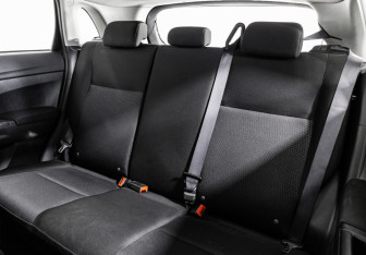 Подержанный автомобиль Mitsubishi ASX 2011 года (15 фото)