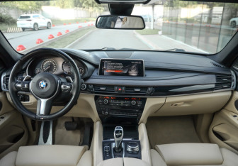 Подержанный автомобиль BMW X6 2017 года (13 фото)