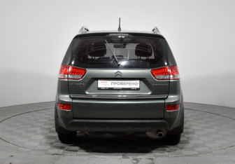 Подержанный автомобиль Citroen C-Crosser 2010 года (6 фото)