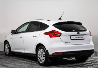 Подержанный автомобиль Ford Focus Hatchback 2018 года (7 фото)