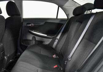 Подержанный автомобиль Toyota Corolla Sedan 2007 года (13 фото)