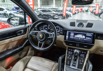 Подержанный автомобиль Porsche Cayenne 2020 года (20 фото)