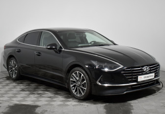 Подержанный автомобиль Hyundai Sonata 2021 года (3 фото)