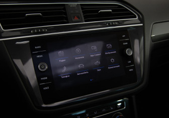 Подержанный автомобиль Volkswagen Tiguan 2019 года (16 фото)