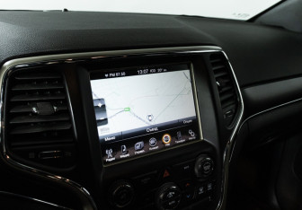 Подержанный автомобиль Jeep Grand Cherokee 2015 года (19 фото)