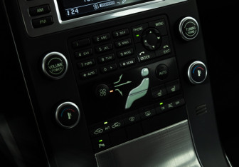Подержанный автомобиль Volvo XC70 2011 года (16 фото)