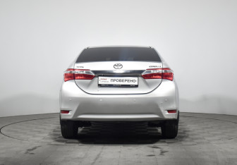 Подержанный автомобиль Toyota Corolla Sedan 2014 года (6 фото)