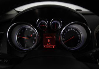 Подержанный автомобиль Opel Astra Hatchback 2012 года (11 фото)