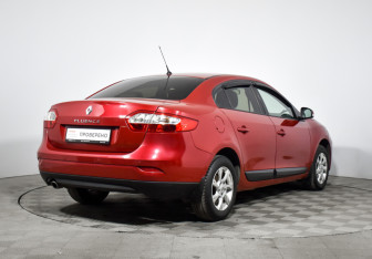 Подержанный автомобиль Renault Fluence 2011 года (5 фото)