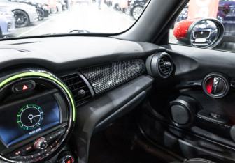 Подержанный автомобиль MINI Hatch 2019 года (21 фото)