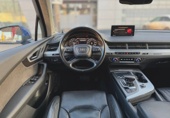 Подержанный автомобиль Audi Q7 2016 года (15 фото)
