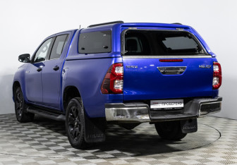 Подержанный автомобиль Toyota Hilux 2020 года (7 фото)