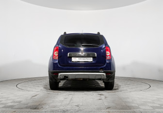 Подержанный автомобиль Renault Duster 2014 года (6 фото)