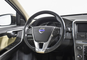 Подержанный автомобиль Volvo XC60 2014 года (15 фото)