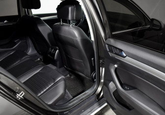 Подержанный автомобиль Volkswagen Passat Wagon 2017 года (12 фото)