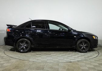 Подержанный автомобиль Mitsubishi Lancer Sedan 2012 года (4 фото)