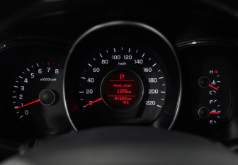 Подержанный автомобиль Kia Rio Sedan 2016 года (12 фото)