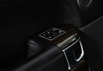 Подержанный автомобиль Land Rover Range Rover 2015 года (19 фото)