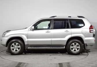 Подержанный автомобиль Toyota Land Cruiser Prado 2008 года (8 фото)