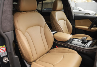 Подержанный автомобиль Audi Q8 2019 года (33 фото)