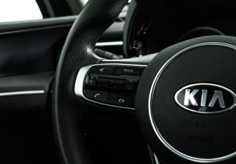 Подержанный автомобиль Kia K5 2020 года (21 фото)