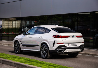 Подержанный автомобиль BMW X6 2020 года (9 фото)