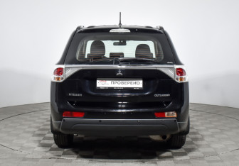 Подержанный автомобиль Mitsubishi Outlander 2013 года (6 фото)