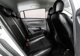 Подержанный автомобиль Kia Rio Hatchback 2018 года (17 фото)