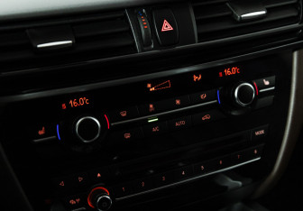 Подержанный автомобиль BMW X5 2016 года (17 фото)