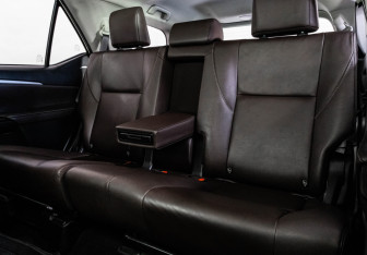 Подержанный автомобиль Toyota Fortuner 2018 года (27 фото)