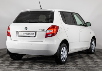 Подержанный автомобиль Skoda Fabia Hatchback 2012 года (5 фото)