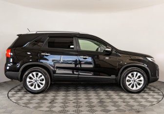 Подержанный автомобиль Kia Sorento 2017 года (4 фото)
