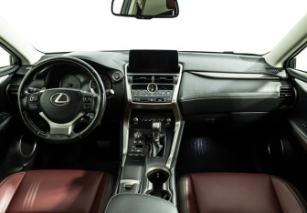 Подержанный автомобиль Lexus NX 2018 года (13 фото)