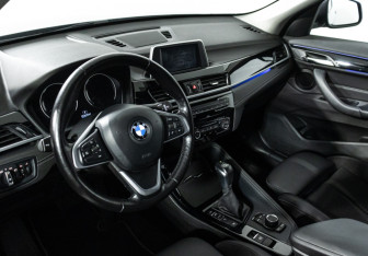 Подержанный автомобиль BMW X1 2019 года (11 фото)
