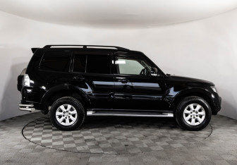 Подержанный автомобиль Mitsubishi Pajero 2012 года (4 фото)