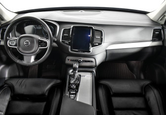 Подержанный автомобиль Volvo XC90 2018 года (14 фото)