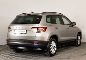 Подержанный автомобиль Skoda Karoq 2020 года (5 фото)