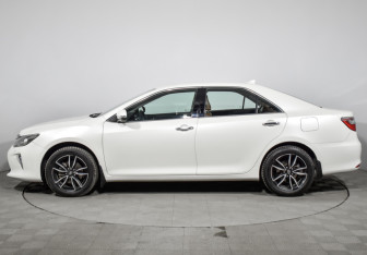 Подержанный автомобиль Toyota Camry Sedan 2017 года (8 фото)