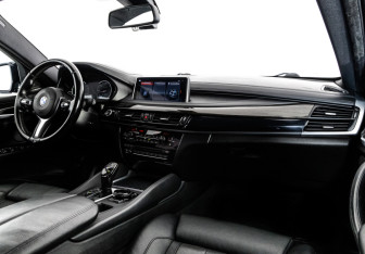 Подержанный автомобиль BMW X6 2015 года (12 фото)