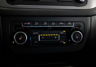 Подержанный автомобиль Volkswagen Tiguan 2015 года (15 фото)