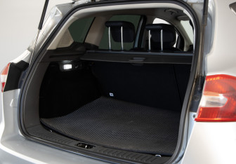 Подержанный автомобиль Ford Kuga 2011 года (20 фото)