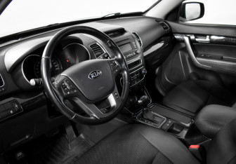 Подержанный автомобиль Kia Sorento 2016 года (9 фото)