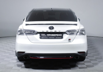 Подержанный автомобиль Toyota Camry Sedan 2021 года (11 фото)